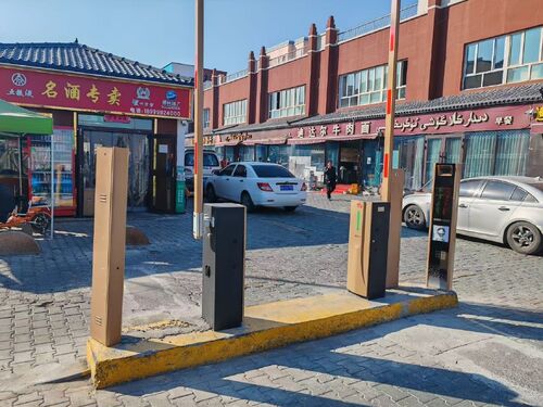 最新の会社の事例について E40Pro Barrier Gate for Street-side Commercial Parking Lot