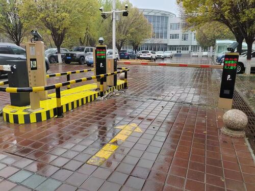 最新の会社の事例について E40Pro Barrier Gate | Enterprise Park in Rainy Region
